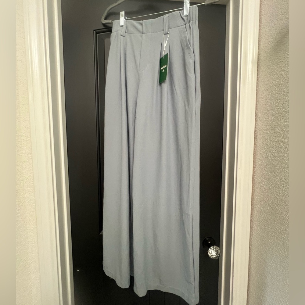 Halara wide leg trousers. Gray. New with tags